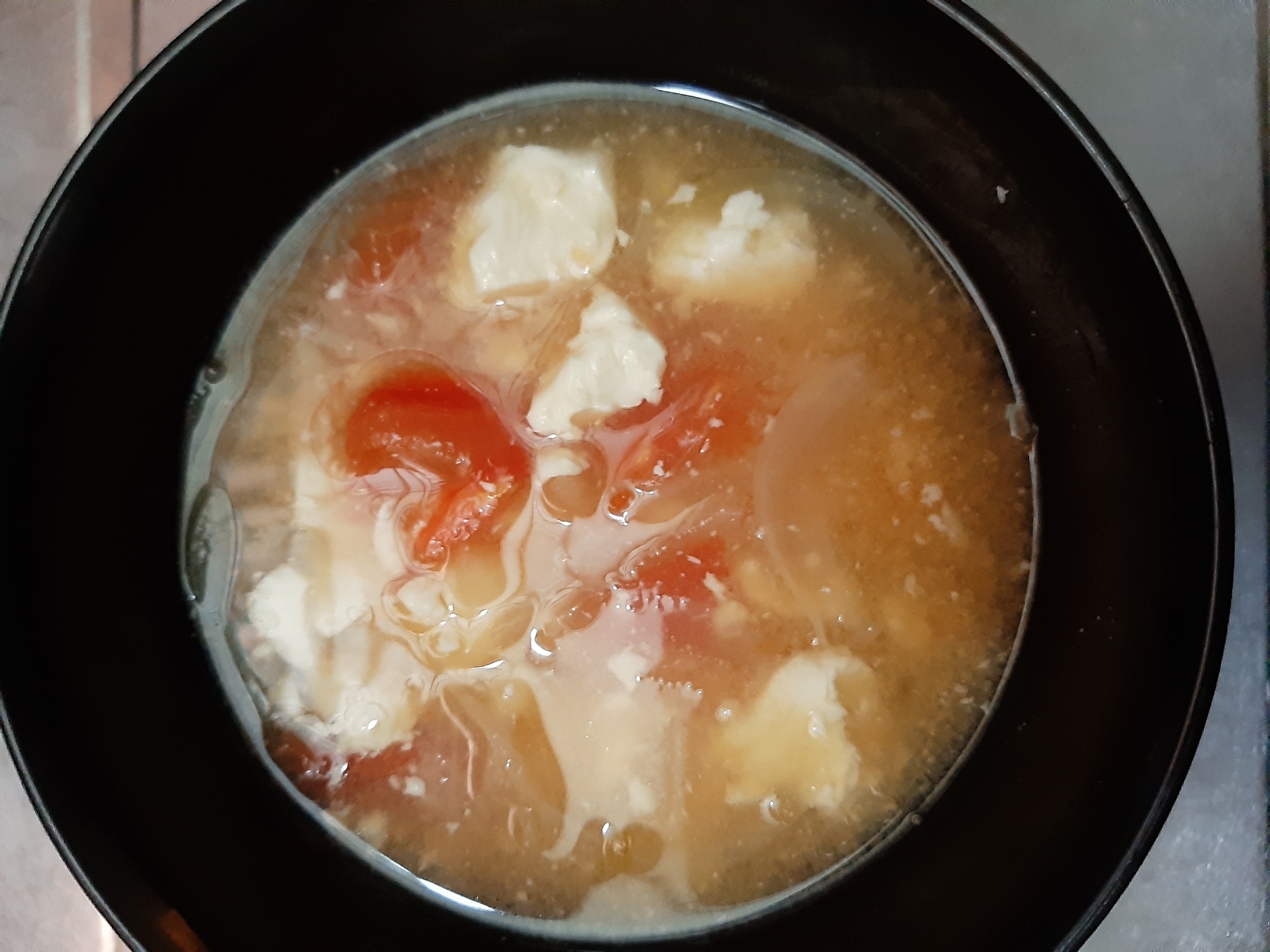 レンジでトマトの味噌コンソメスープ