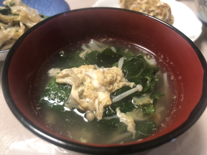 レタスの外葉がかたそうだったので、レシピを参考にスープにしました。
簡単で美味しかったです(^^)