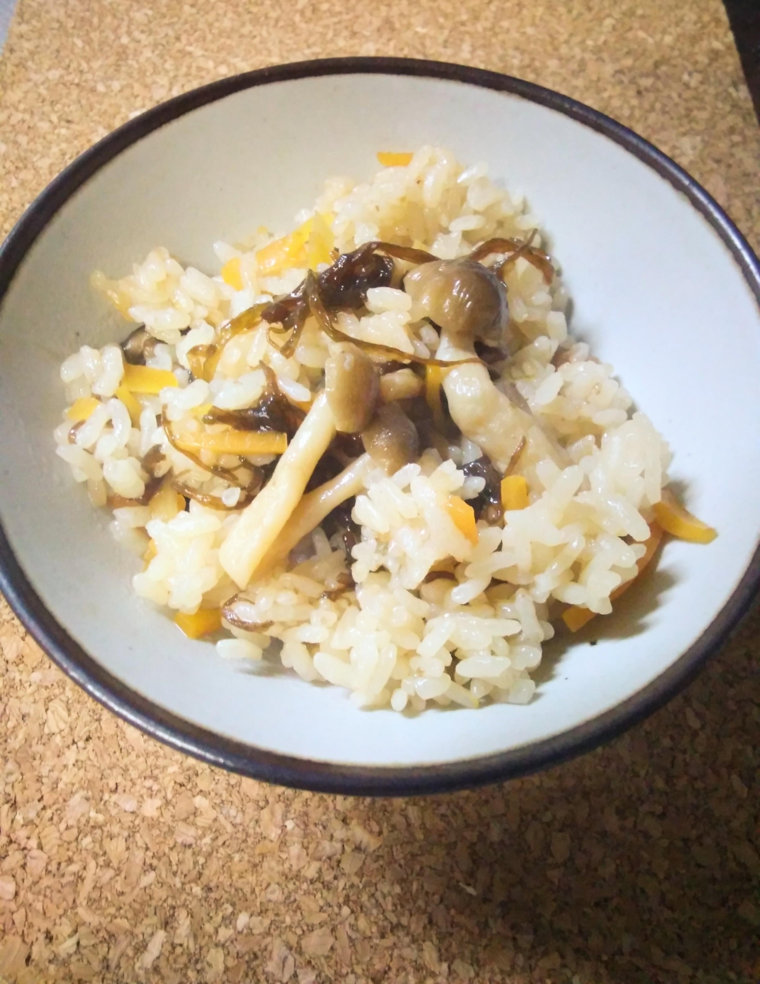 もずくご飯　もずくと人参としめじの炊き込みご飯