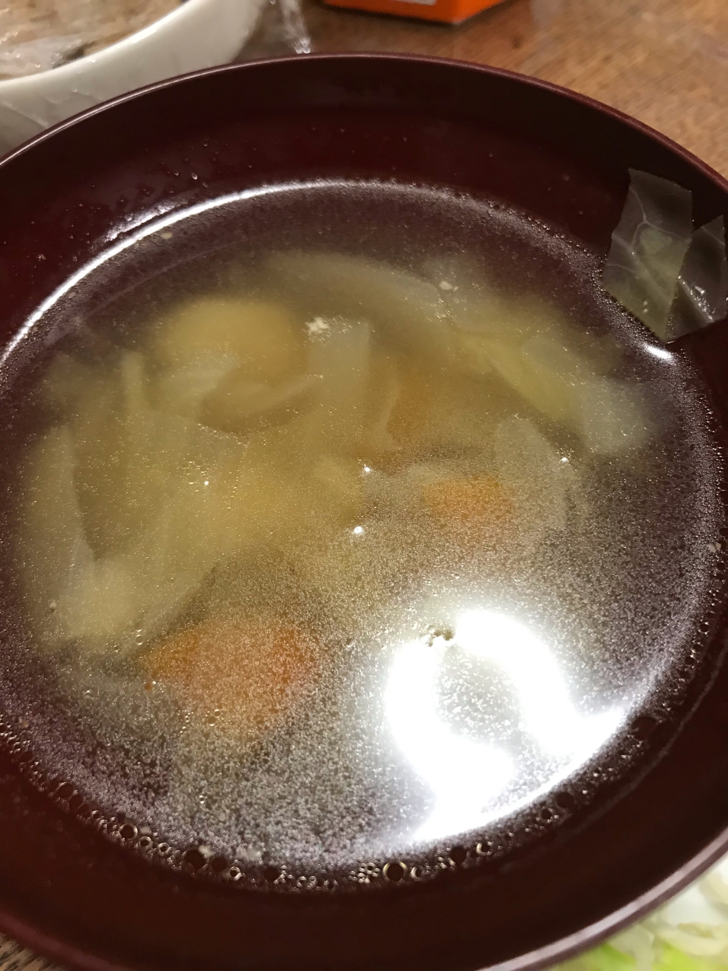キャベツ、玉ねぎ、人参の味覇スープ