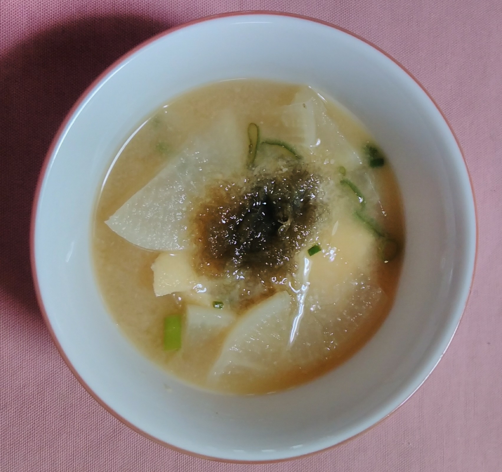 大根と油揚げととろろ昆布の味噌汁