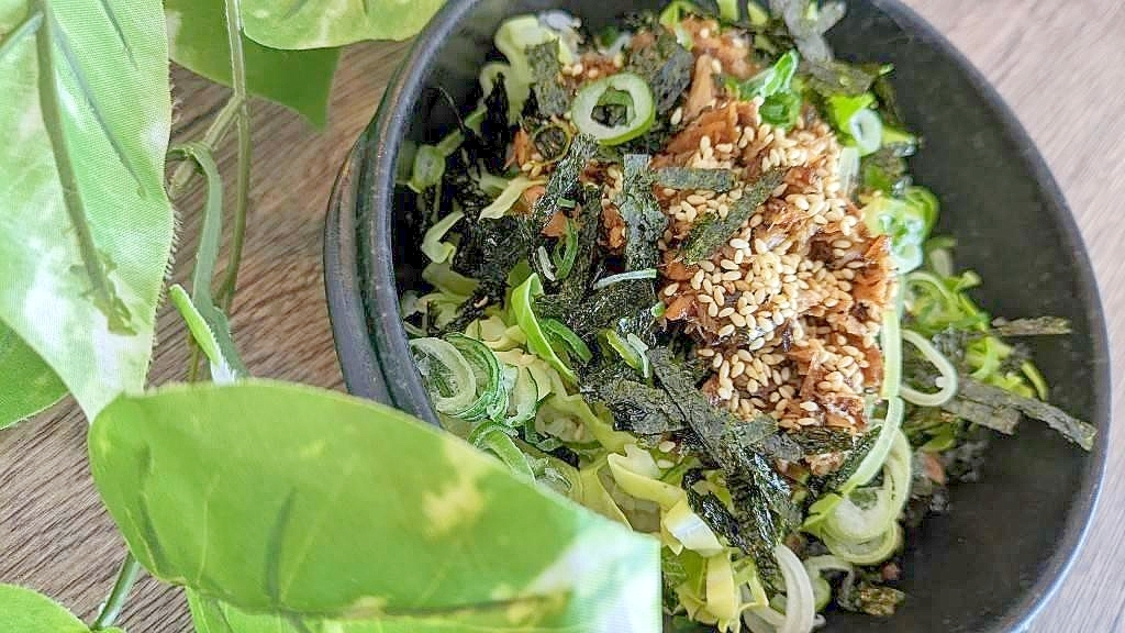 味がしっかり♪絶品キャベツとサバのスタミナ丼!