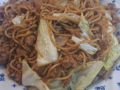 キャベツとピーマンと鶏ひき肉焼きそば