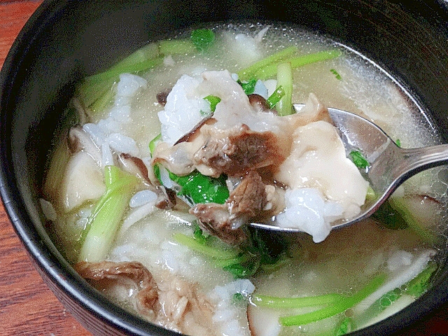 焼肉店の定番☆　豚骨スープ「白湯クッパ」