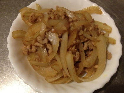 ご飯にぴったり☆玉ねぎ入り肉そぼろ♡