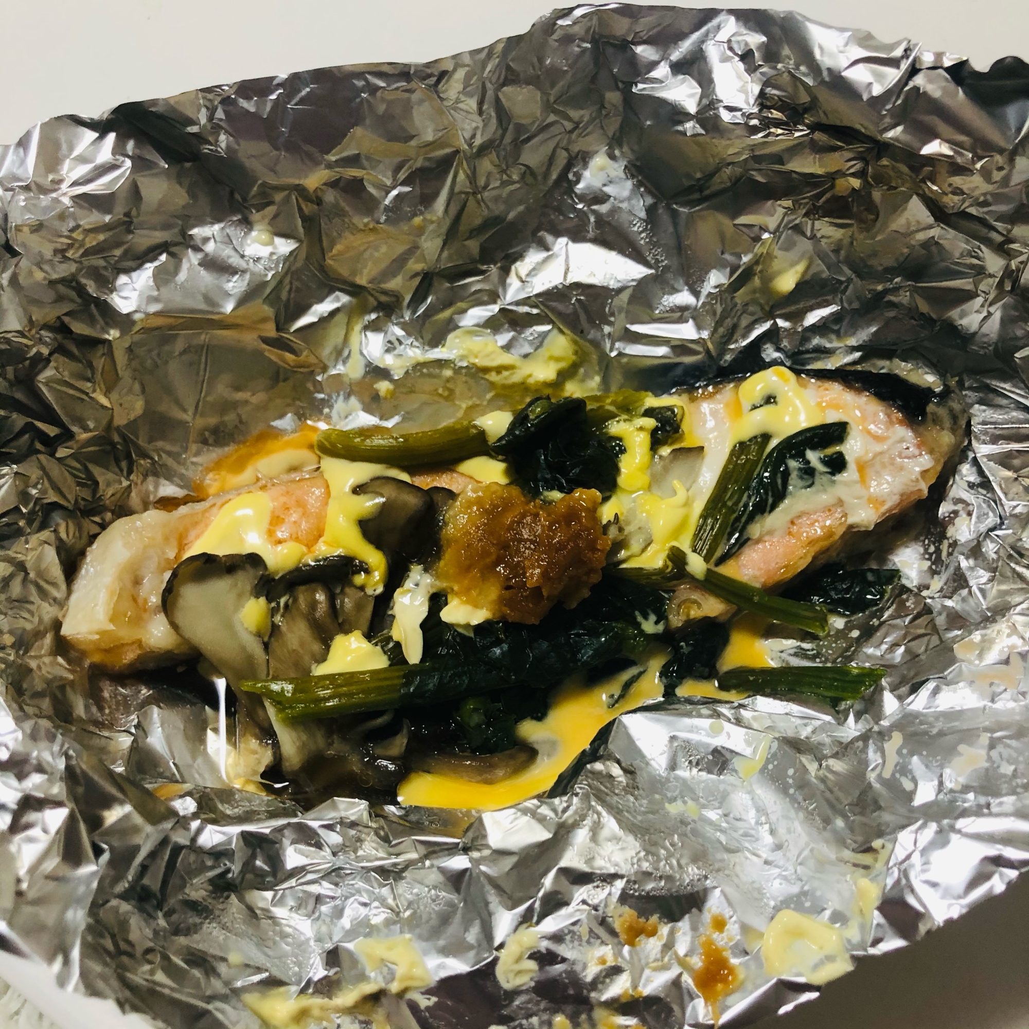 舞茸と鮭の味噌マヨホイル焼き