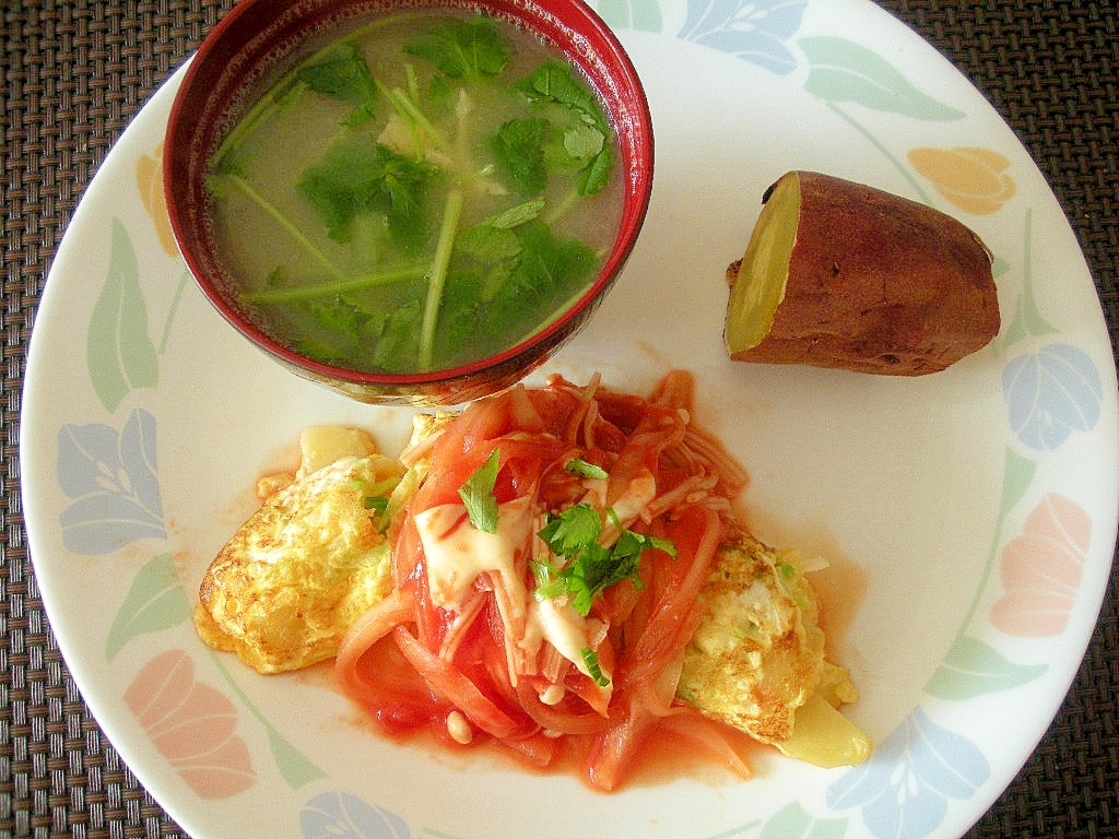 みつ葉と豆腐のみそ汁＆オムレツと焼き芋のワンプレ♪