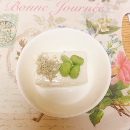 あとひと品に♡とろろ昆布と枝豆の冷奴