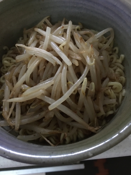 もやしたっぷりラーメン