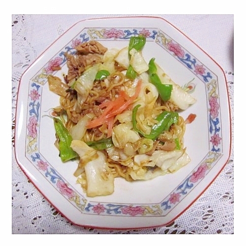 ソース焼きそば（ピーマン・玉ねぎ・キャベツ・牛肉）