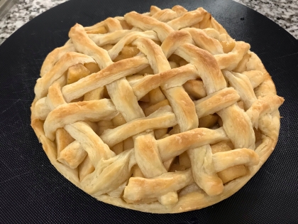 生地は手作りを使ってみました(*^^*)初めてのアップルパイでしたがとても美味しく作れ、家族からも褒められました♪