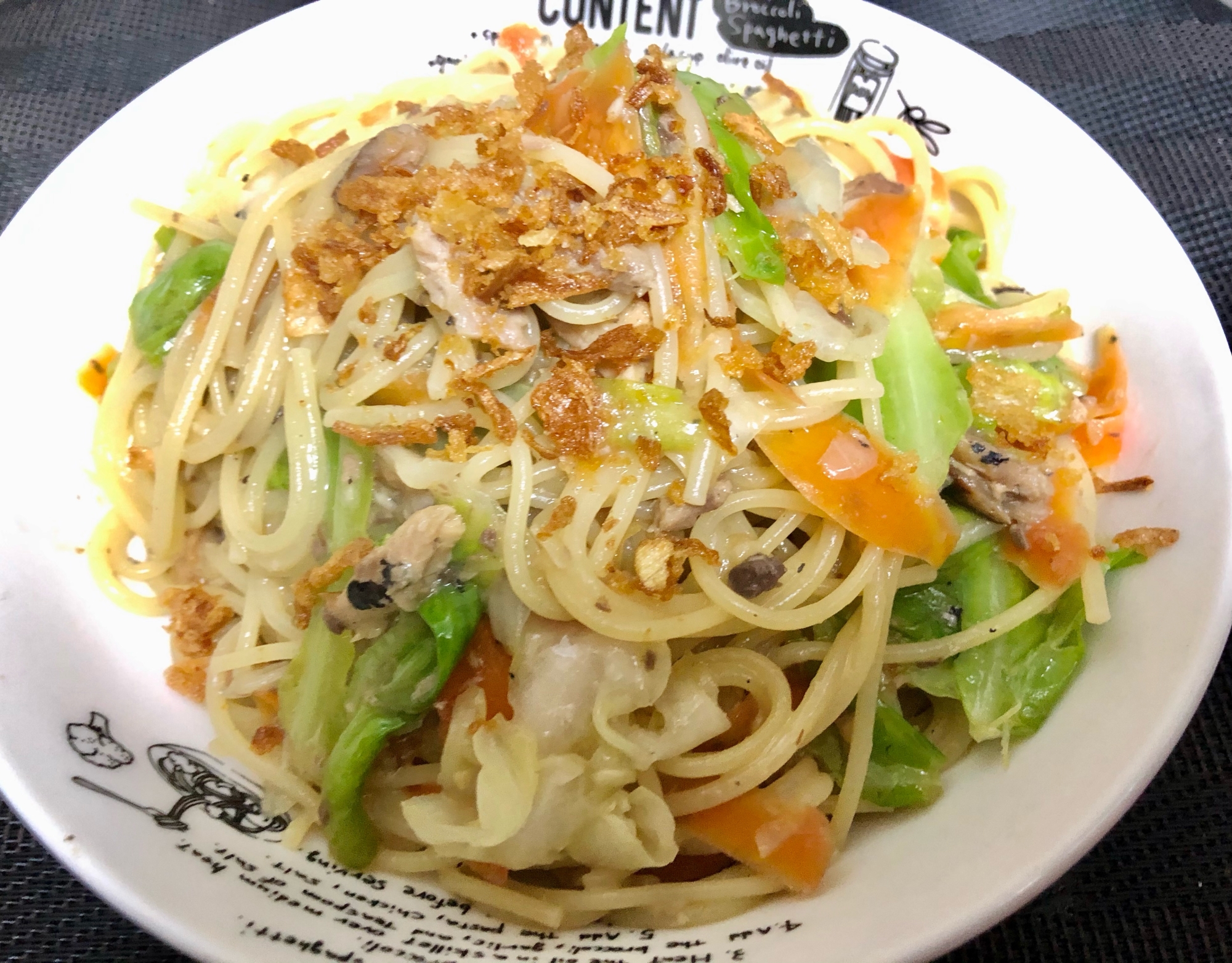 キャベツとオイルサーディンのコンソメパスタ