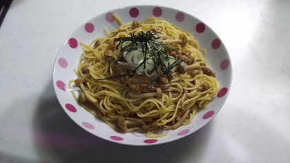 カロリー制限中なので、麺を少なめにしてしめじを入れました。家にあるもので簡単に作れて美味しかったです(*^▽^*)