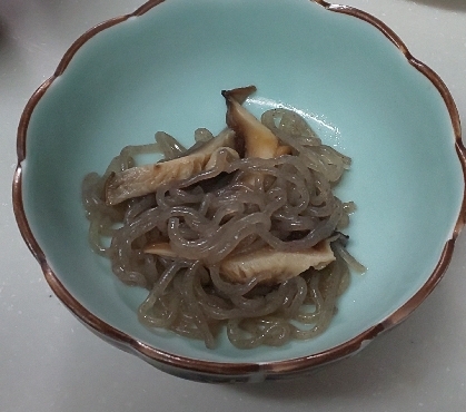 糸こんにゃくと椎茸の煮物