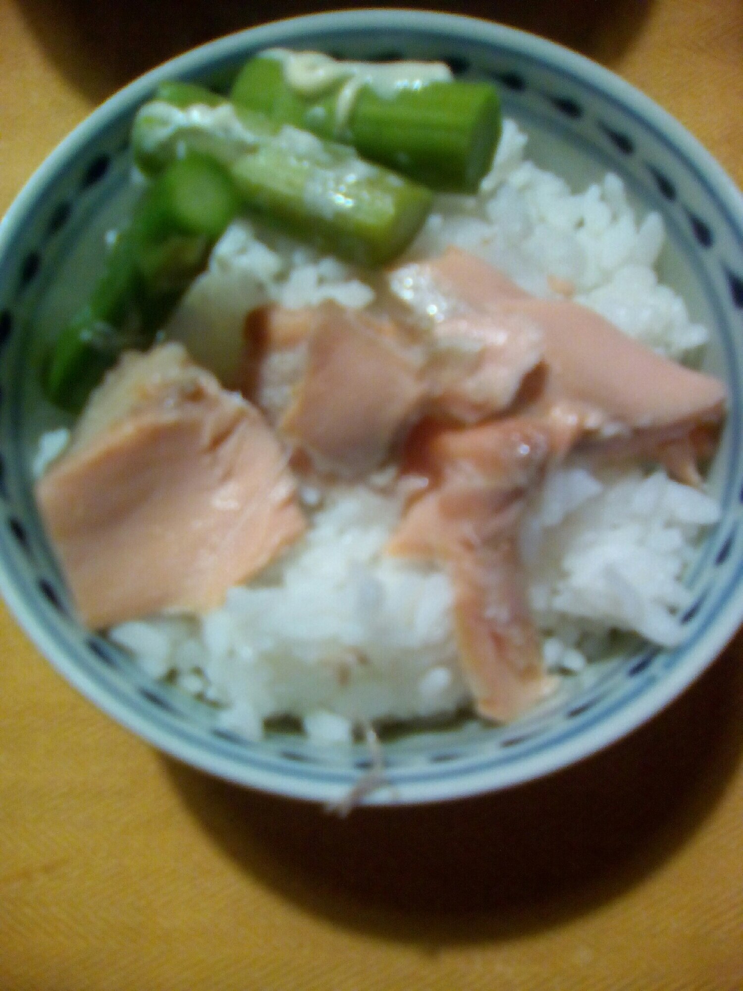 アスパラ鮭丼 レシピ・作り方 by hasueki - 楽天レシピ