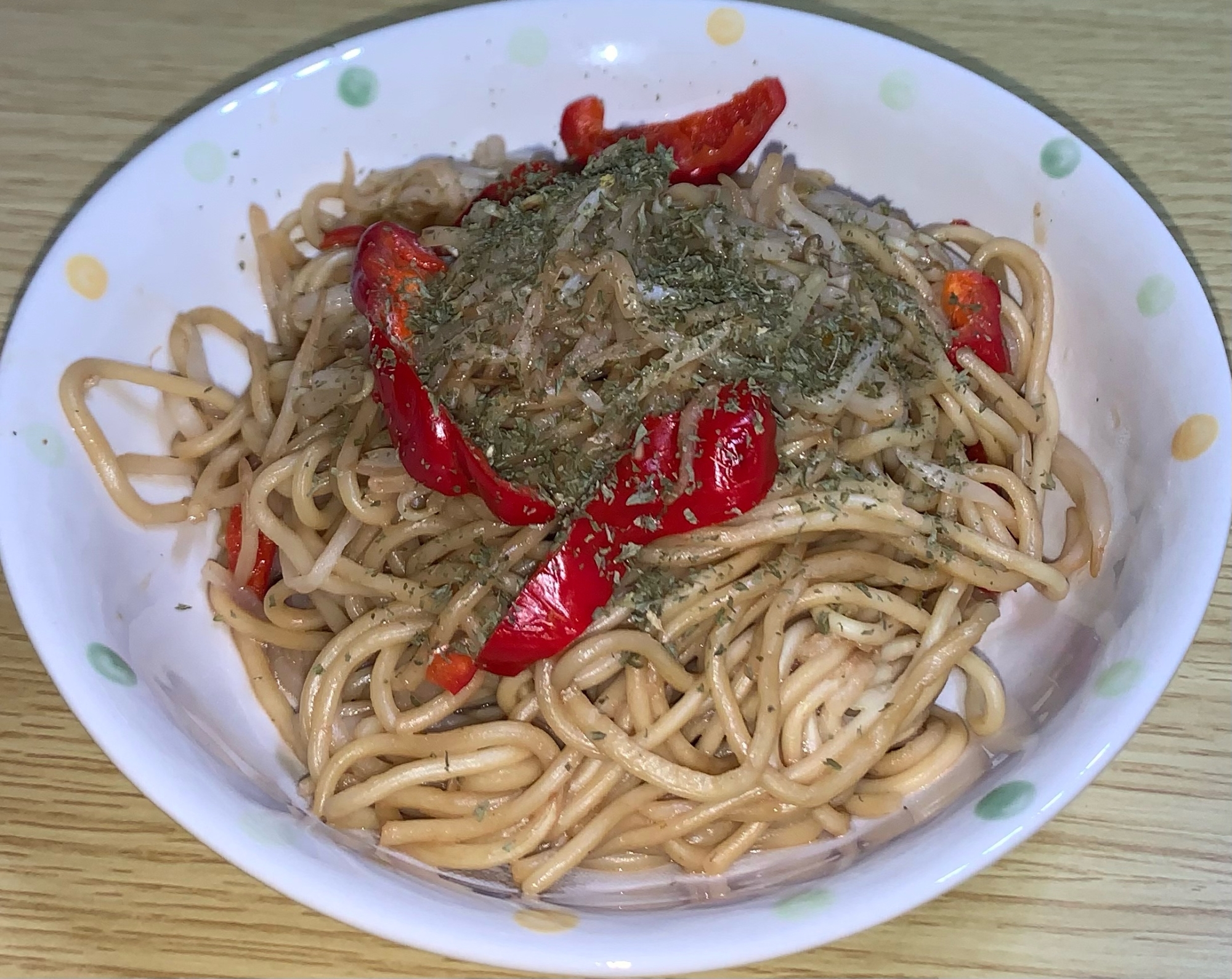 パパッとシンプル！赤ピーマン・もやし・焼きそば♪