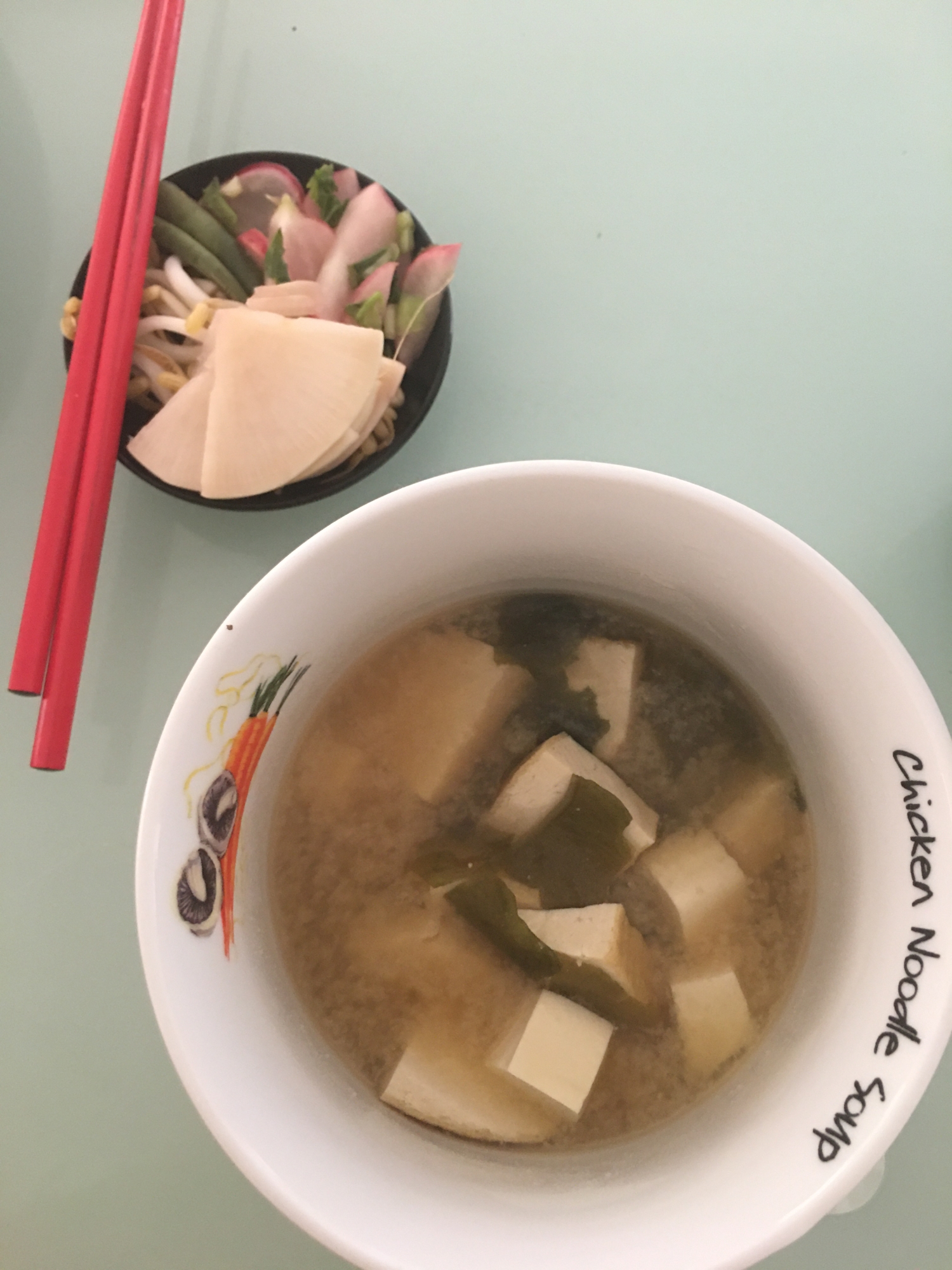 豆腐、厚揚げとワカメの味噌汁