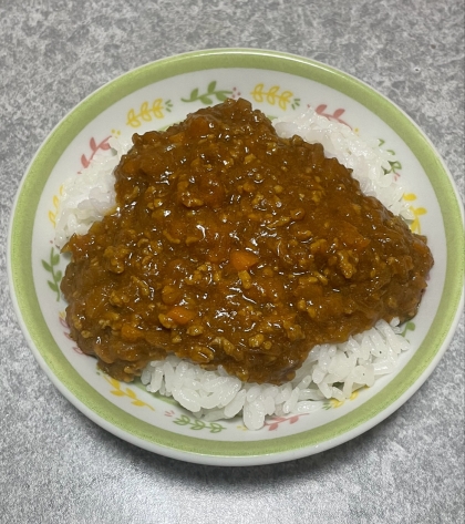 茄子とじゃがいもと人参と玉葱と豚ミンチのカレー