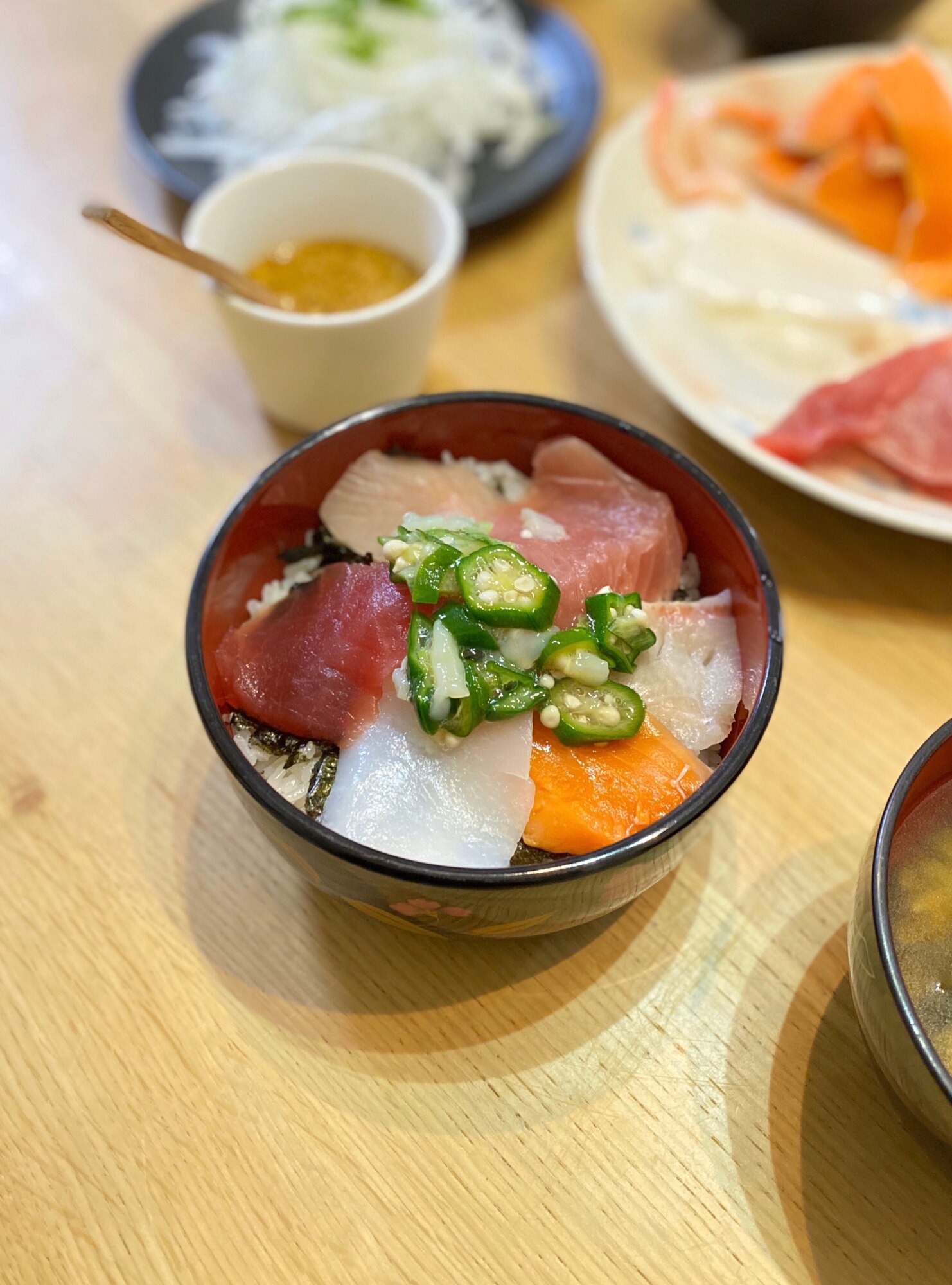 5個セット ひとつひとつ心を込めての手作り たたらつくり 刺身 刺身皿 四方切り刺身丼 手作り 棟山窯 煮物などに 筋入 粉引 値下げ 棟山窯