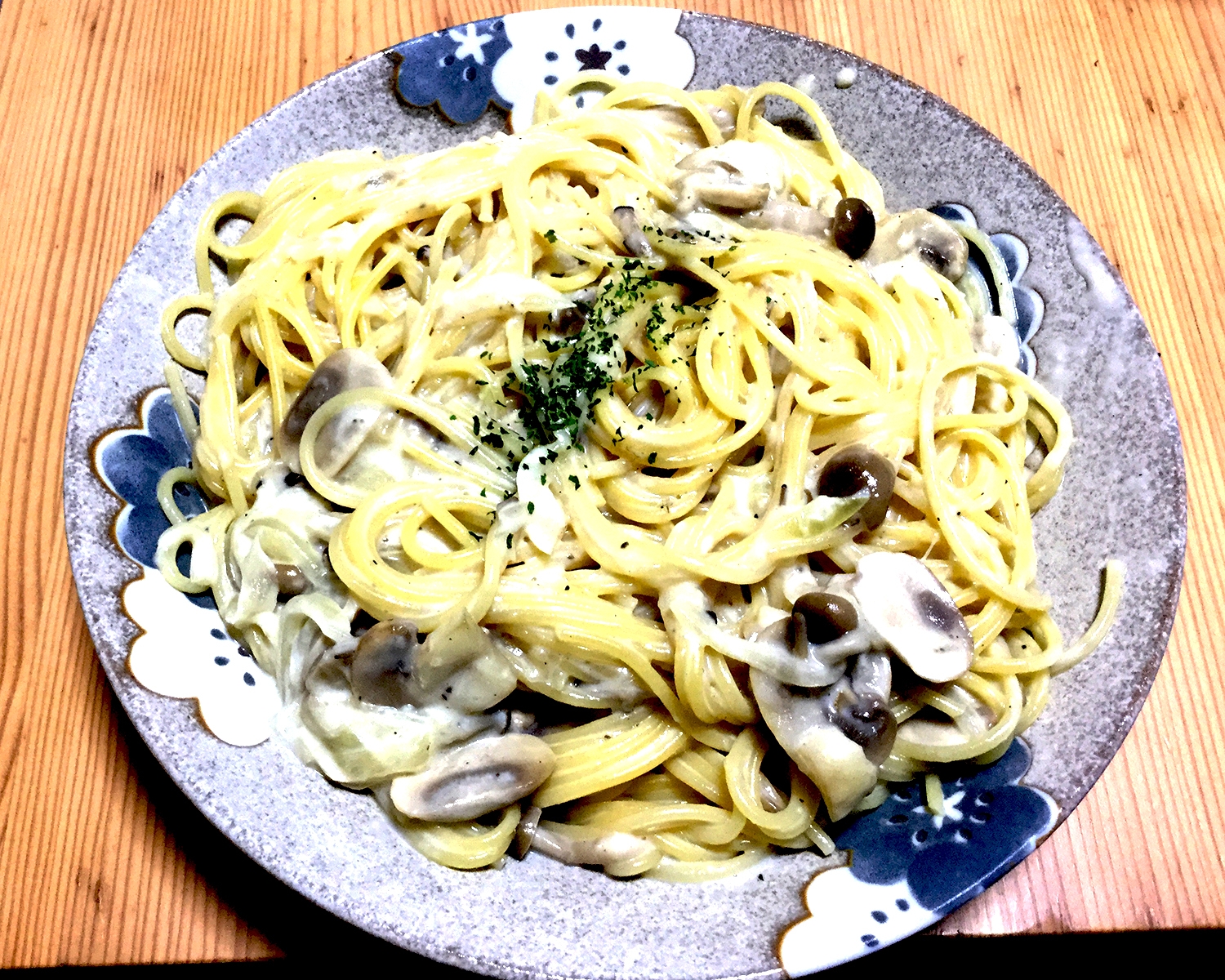 キノコのクリームパスタ