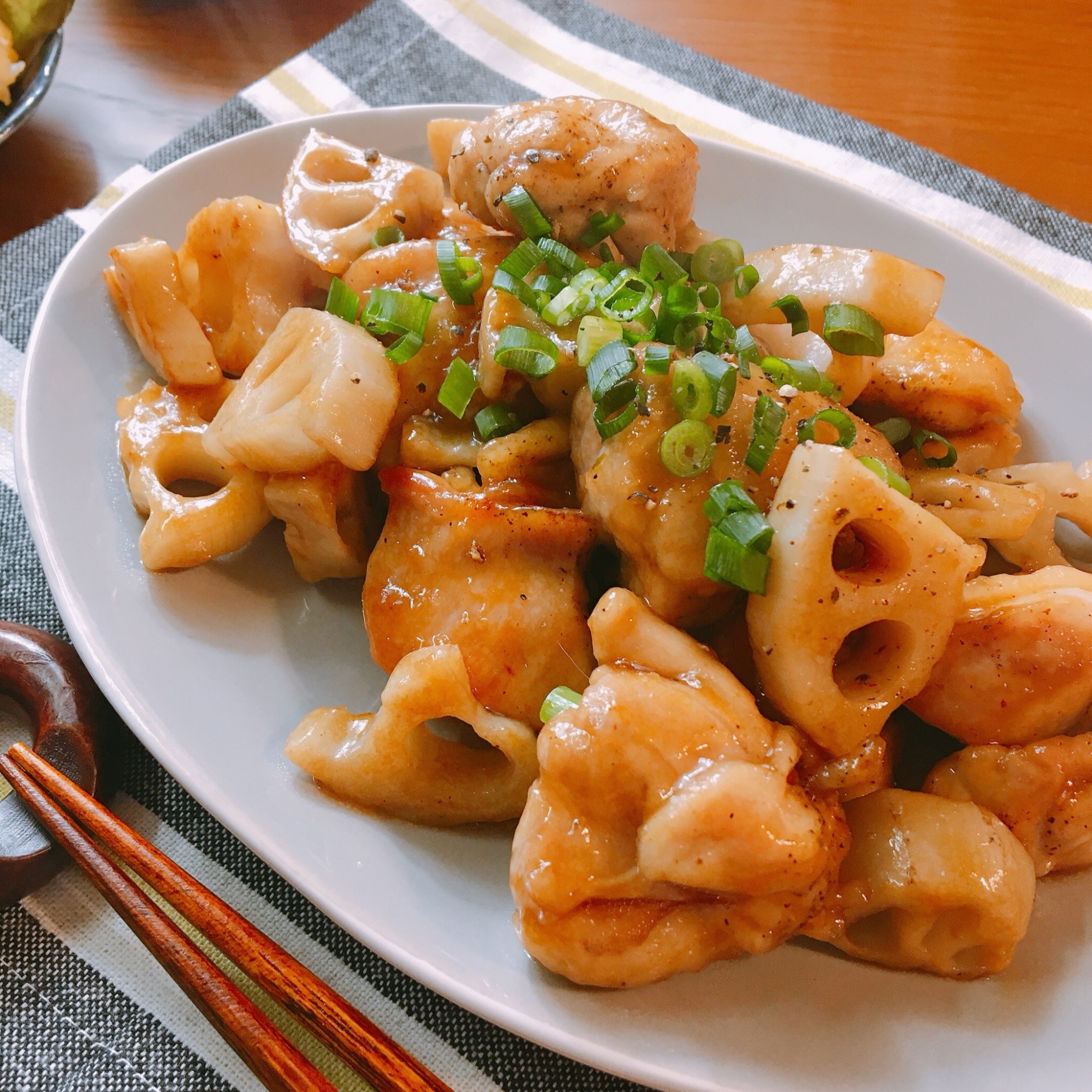 ご飯が進む♡鶏肉とレンコンのめんつゆ炒め