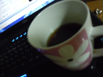 恥カップのまま再登場～
((´∀`爆))人((笑´∀`))
今回は黒ウーロンとコラボです～＾＾
私たち。。。
デカいチューブも１月持たないかもだね・笑