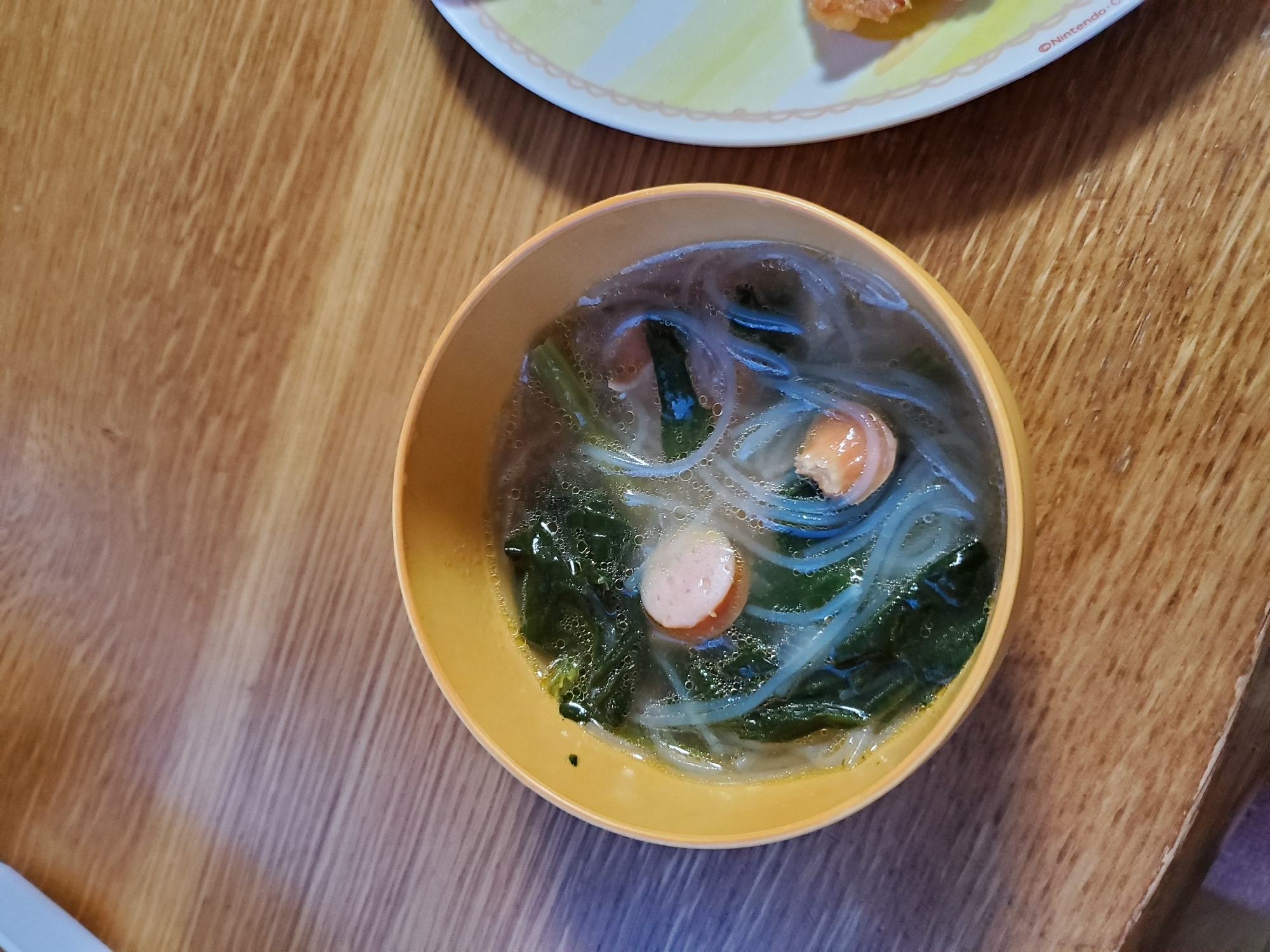 ほうれん草とウインナーの春雨スープ