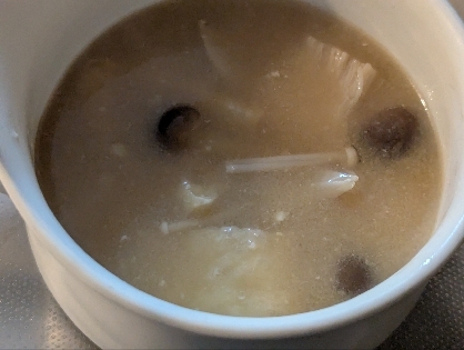 えのき・しめじ・油揚げの味噌汁（鰹だし・塩麹入り）