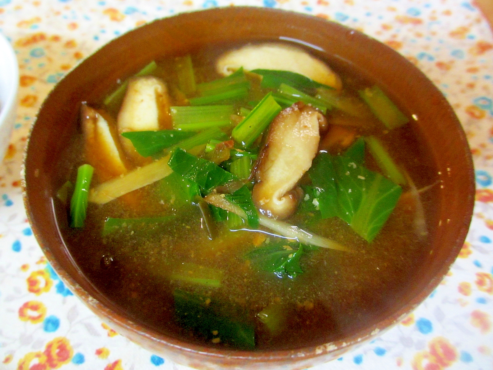 小松菜、ゴボウ、椎茸の味噌汁