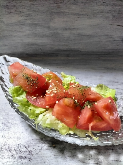 千切りレタスとトマトの青のり胡麻サラダ