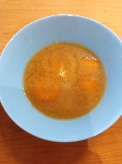 わかめと白菜と大根とにんじんの味噌汁