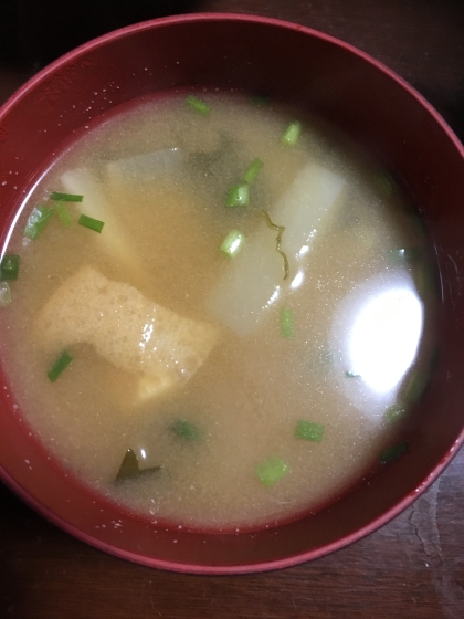 大根と白ネギと油揚げの味噌汁