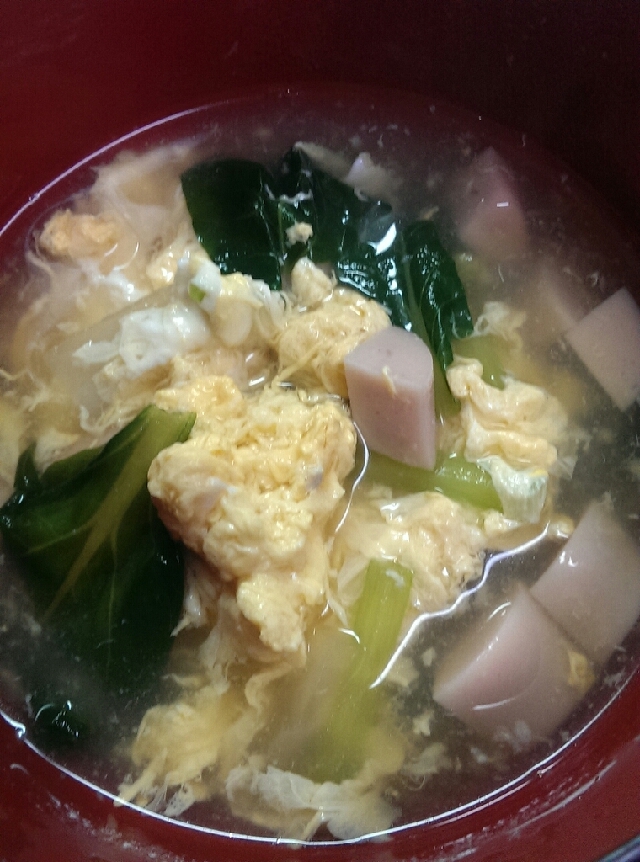 魚肉ソーセージと小松菜と卵の中華スープ