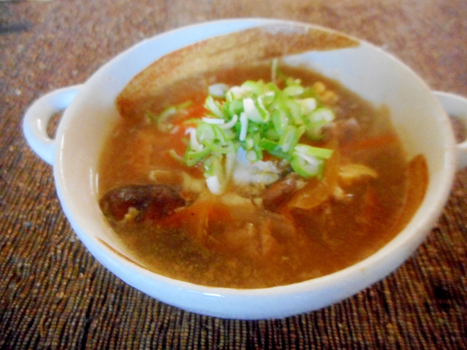 ピーラー人参と豚肉、シイタケのスープ