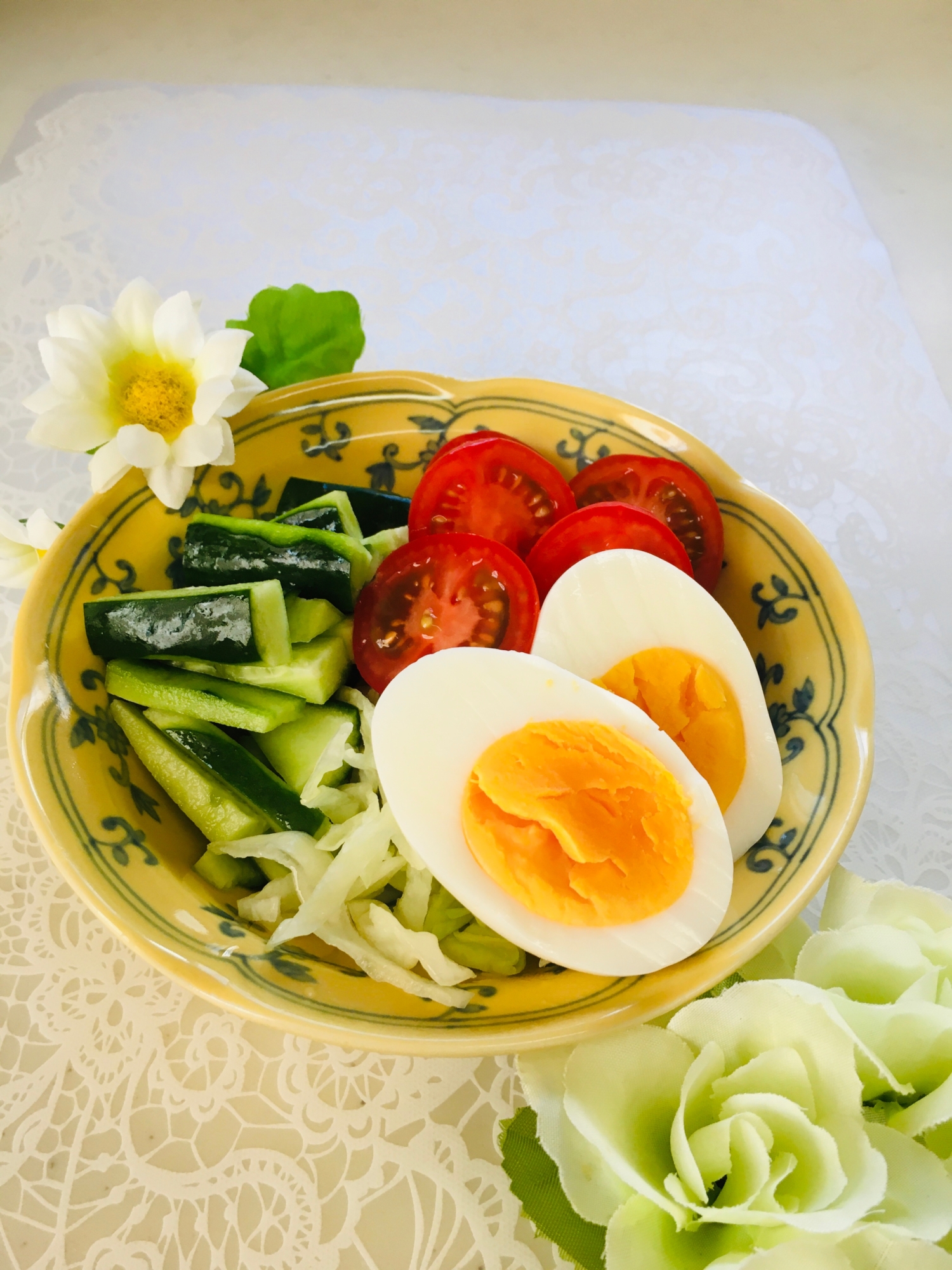 ☆ゆで卵と野菜のサラダ☆