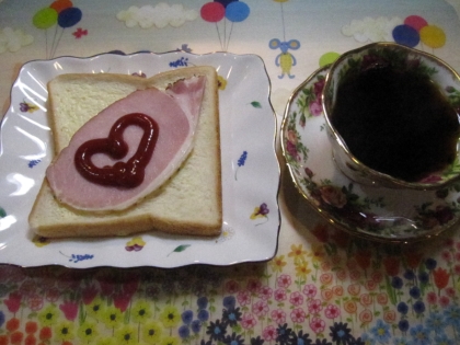 ＶＡＮさんの朝食です♪
ハム大好きなのでご機嫌でした～(^w^)
「mimiさん、ハムのレシピ嬉しいな～」
（ＶＡＮより）