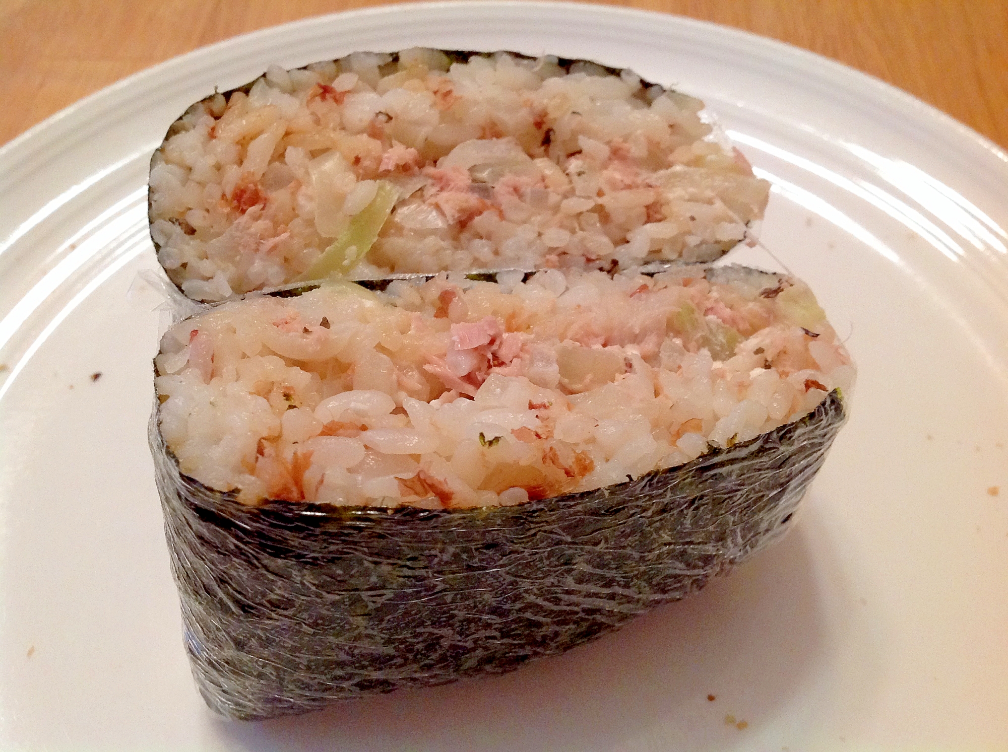 おかかご飯でツナ玉ねぎおにぎらず