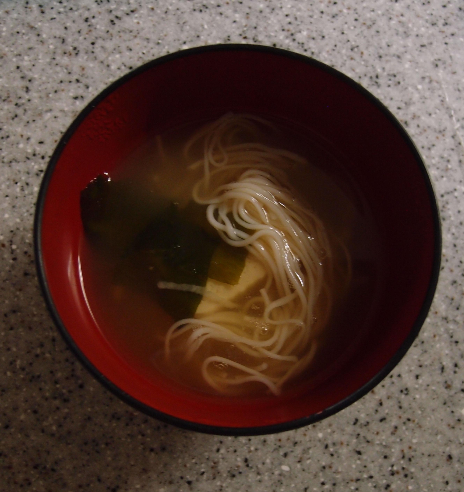 素麺とわかめと絹豆腐のお味噌汁