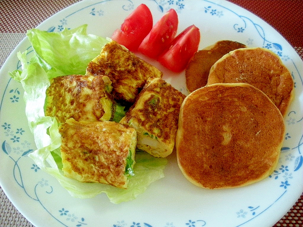 ねぎハムの卵焼き＆大豆粉パンケーキの朝食ワンプレ♪