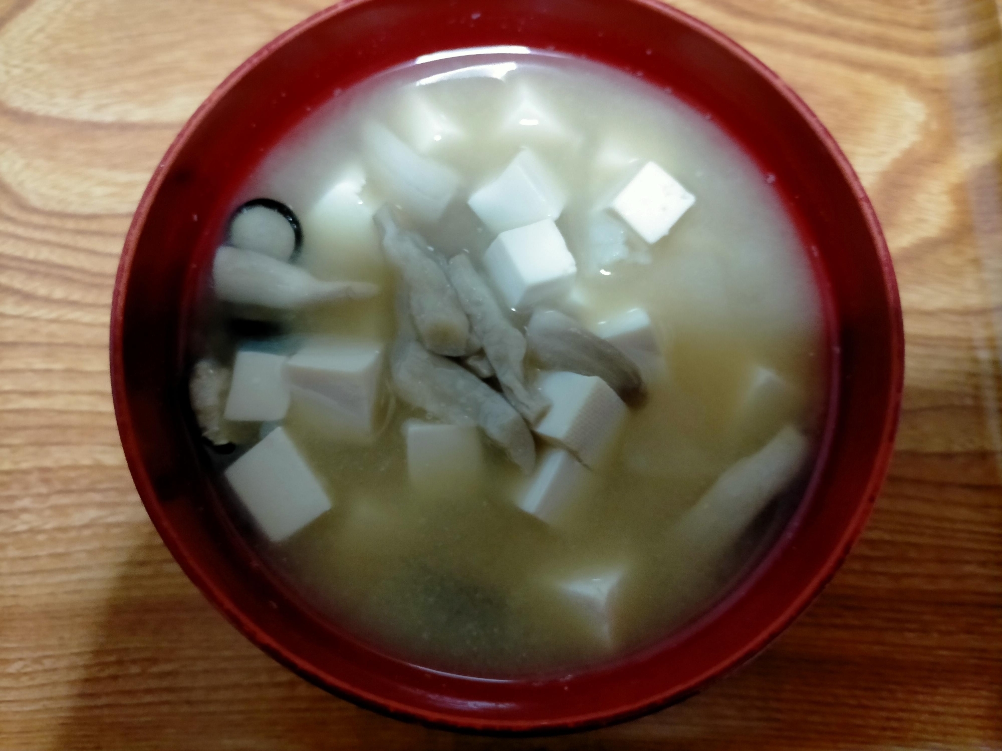 豆腐とぶなクイーンの味噌汁