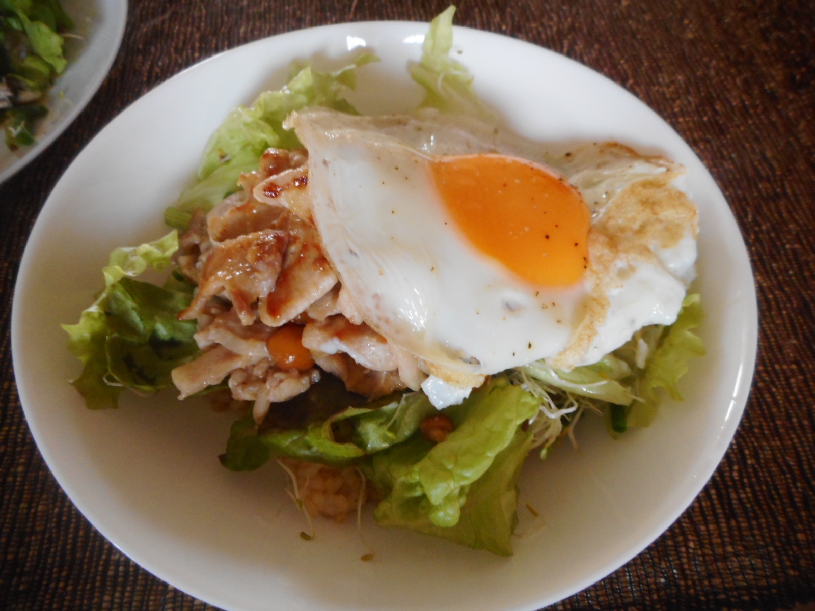 豚肉となめこのサラダ丼