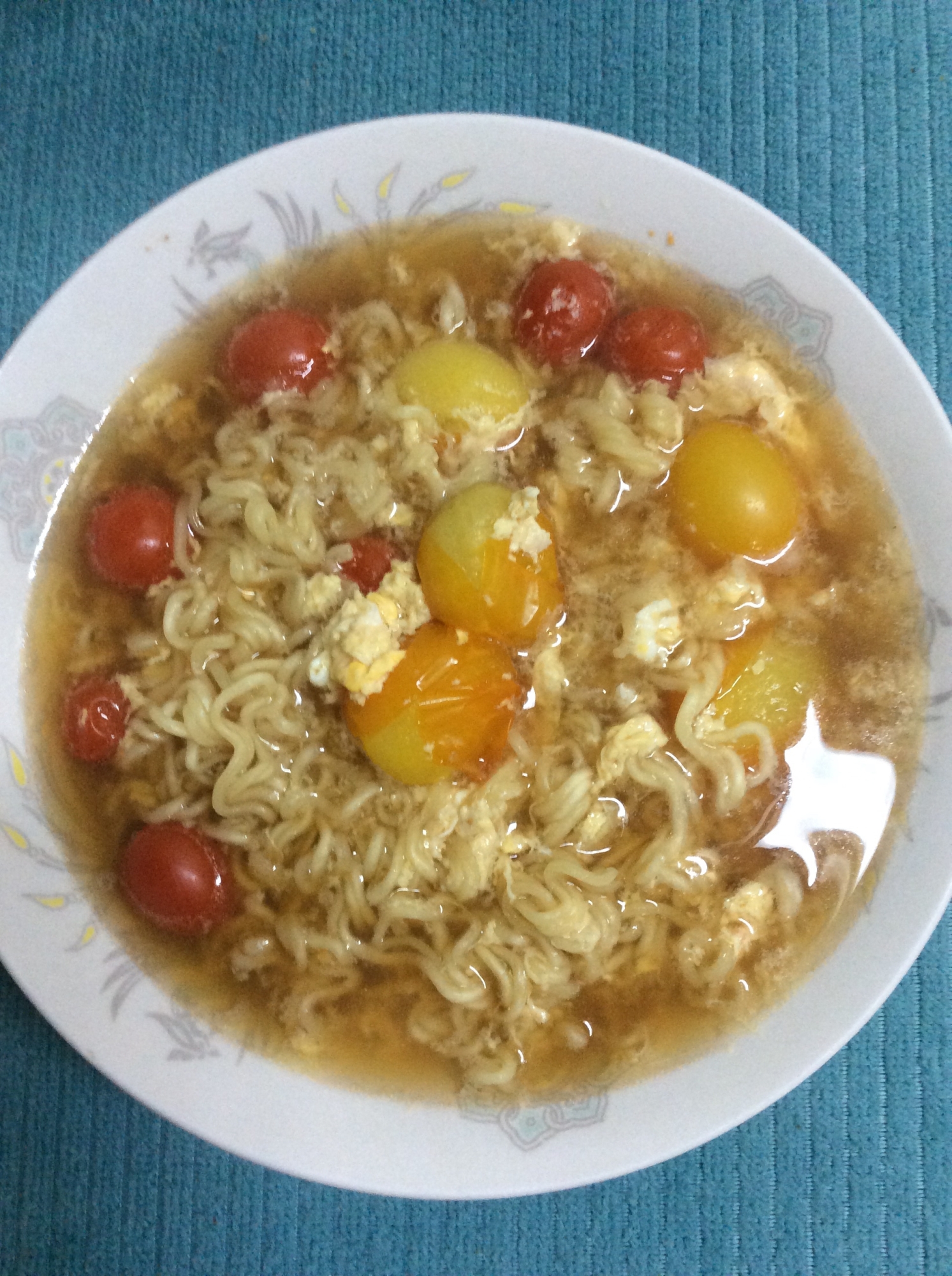 ミニトマトたっぷり♪卵とじラーメン