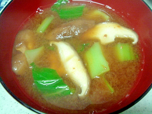 青梗菜と椎茸の味噌汁