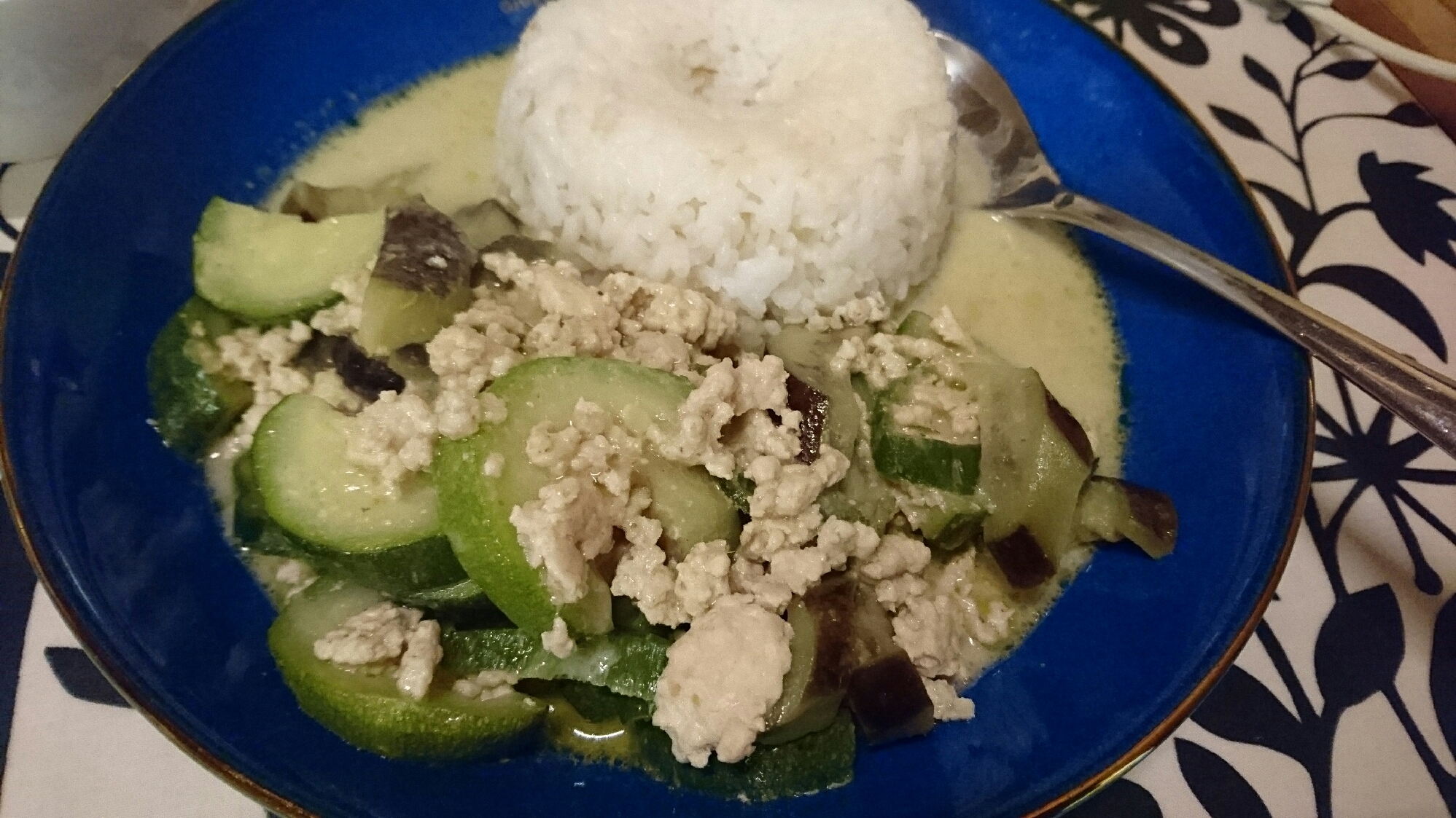 鶏ひき肉と夏野菜のグリーンカレー