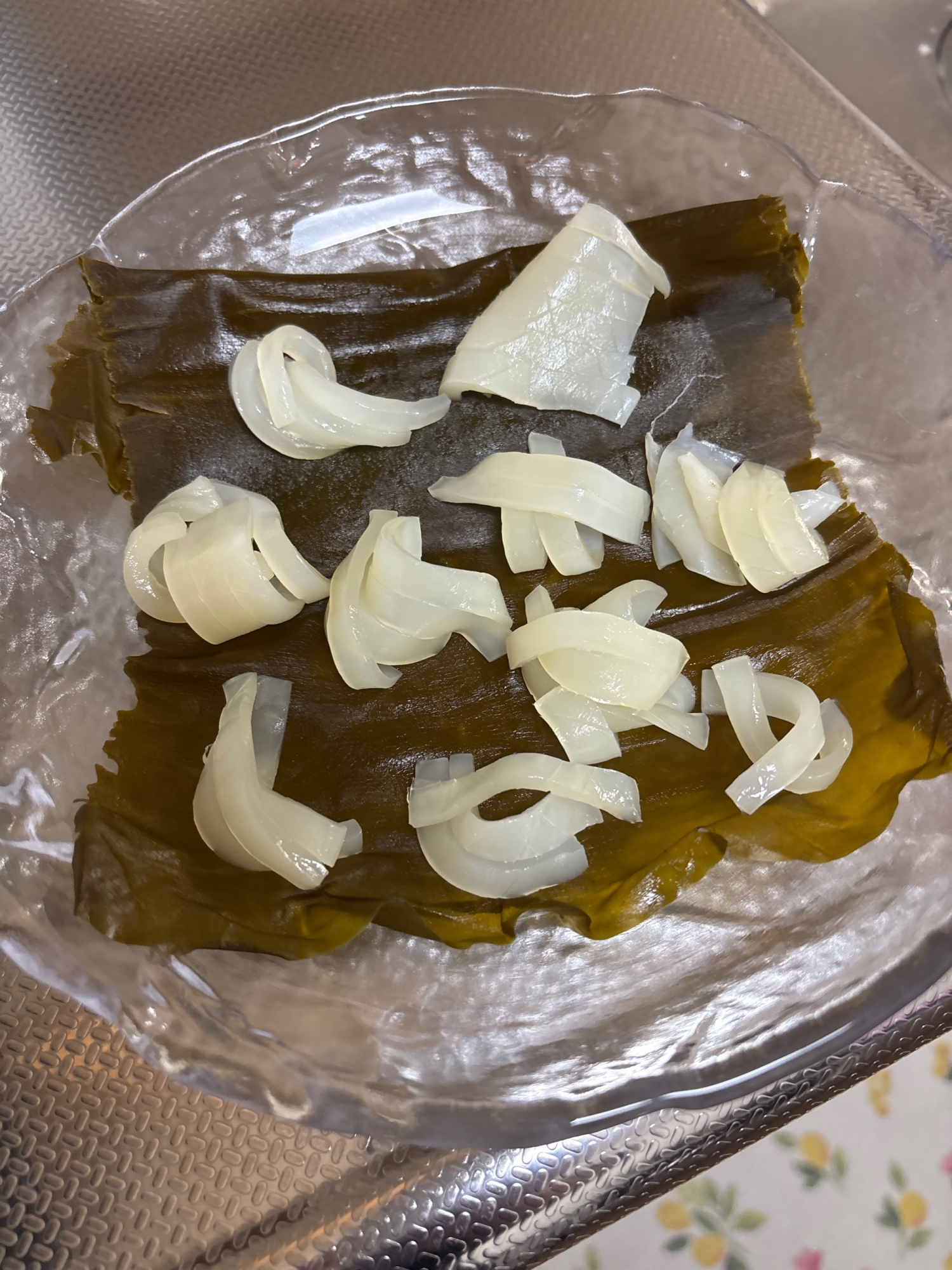 今が旬。これぞ最高のおつまみ。剣先いかの昆布じめ