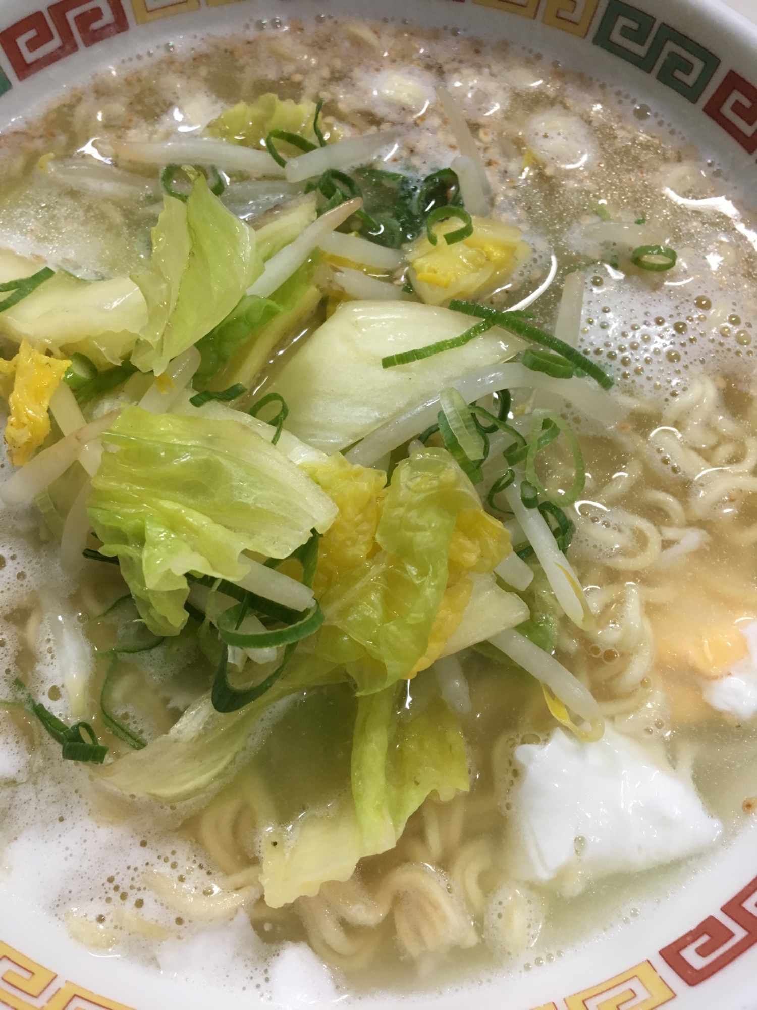 オレンジ白菜ともやしと落とし卵の塩ラーメン(^^)