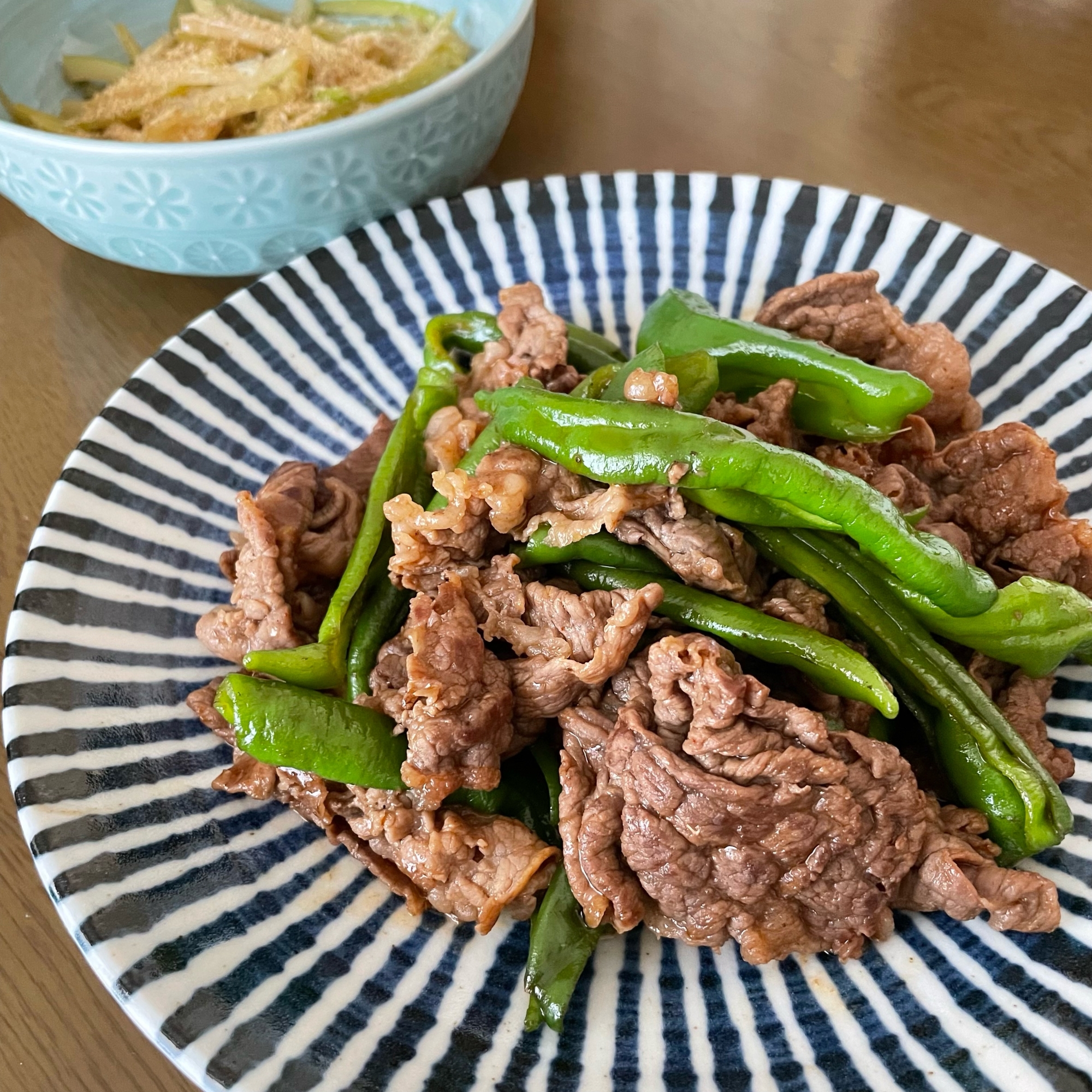 疲れをリセット！牛肉とししとうのコチュジャン炒め