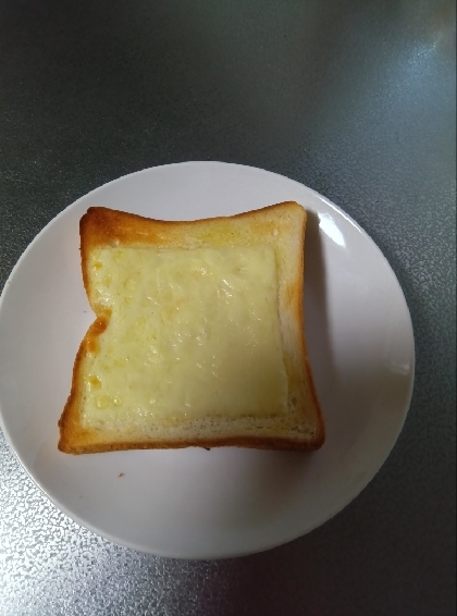 冷凍食パンで♡サクサク♡マーガリンチーズトースト♪