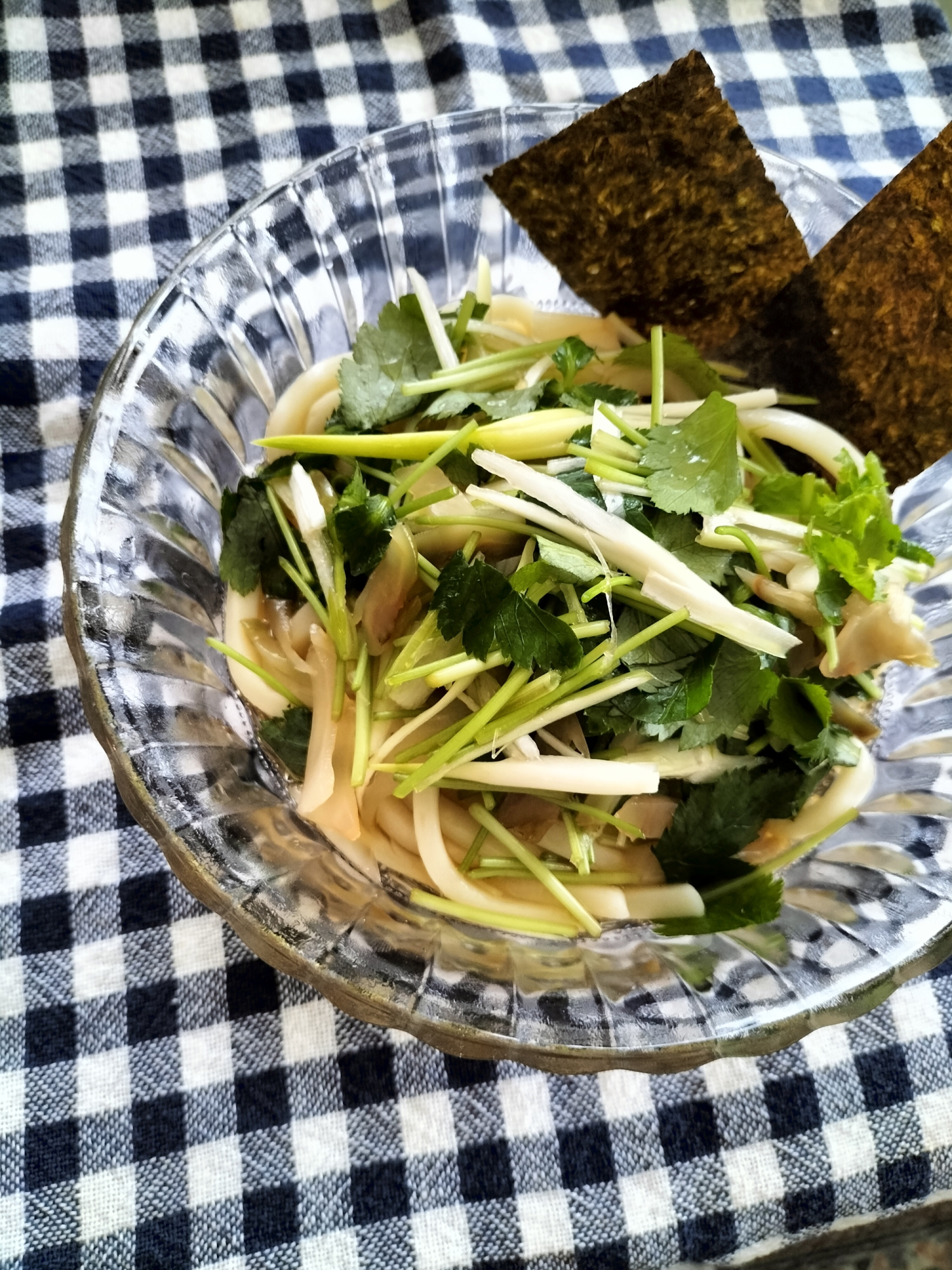 三つ葉とザーサイの冷やしねぎ混ぜうどん♪