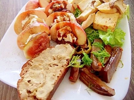 実は簡単!本場で基本の手作りフムスをおうちで。